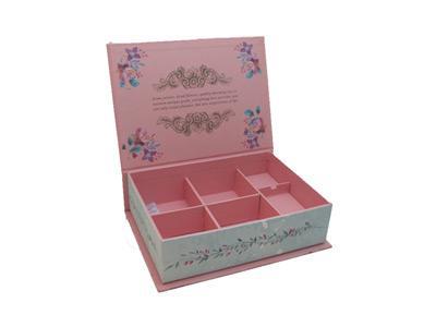 Caja de papel de dos piezas con tapa superior decorada
