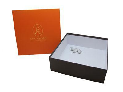Caja para indumentaria, caja de exposición