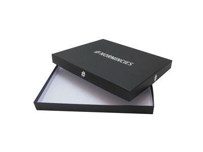 Caja para indumentaria, caja de exposición
