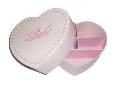 Caja rígida con forma de corazón