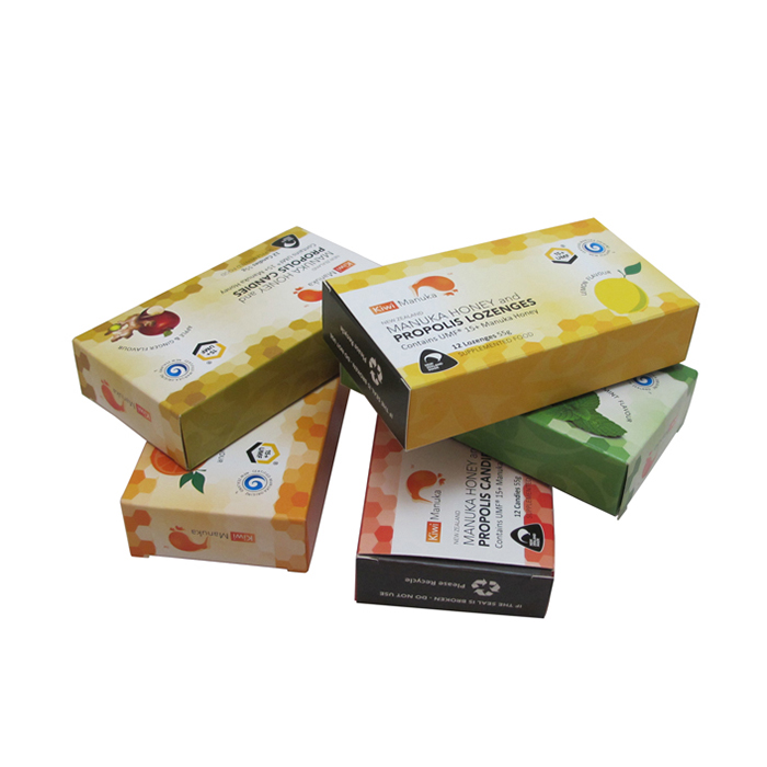 Caja con extremos plegables, cartón plegable