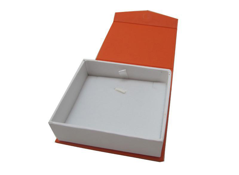 Caja rígida con bisagra, una pieza